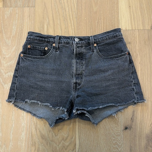 Levi’s 501 Original Black Shorts Women’s Cutoff High Rise Denim Jeans Size 29 - Picture 3 of 12